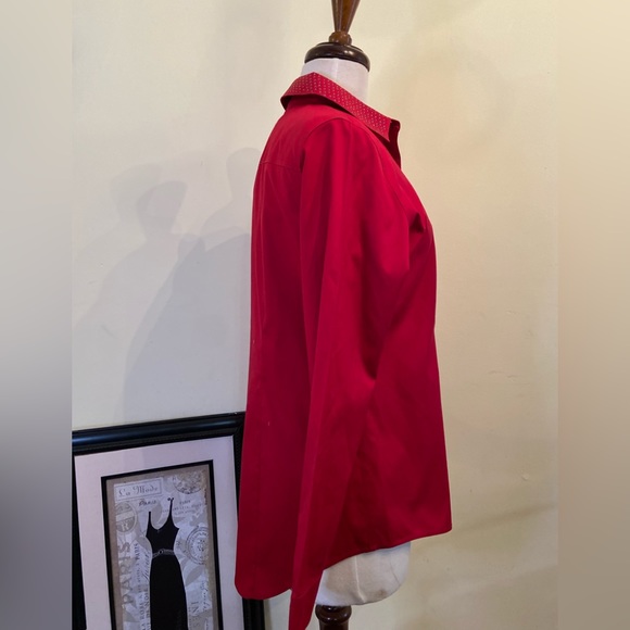 Chico’s BlouseSize 00 No Iron Long Sleeve Red Rhinestones NWT - Picture 4 of 9